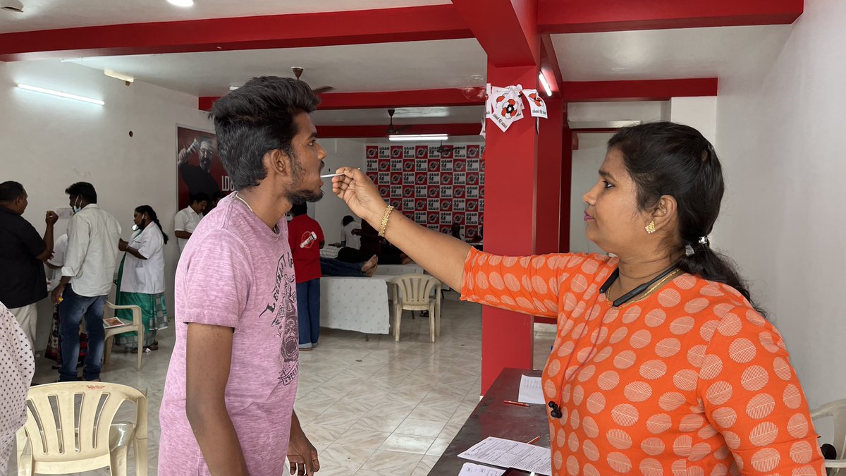 SridharK_Offl's tweet photo. நம்மவரின் 67 வது பிறந்த நாள் விழாவை முன்னிட்டு கோவை வடகிழக்கு மாவட்டம் சூலூரில் இரத்த தான முகாம் நடைபெற்றது.
இதில் தலசீமியா நோயால் பாதிக்கப்பட்ட குழந்தைகளுக்கு கோவை @kghospital_cbe வாயிலாக இரத்ததானமும், சென்னை @datriworld மூலமாக blood stem cells ம் வழங்கப்பட்டது. https://t.co/IndxCigHqU