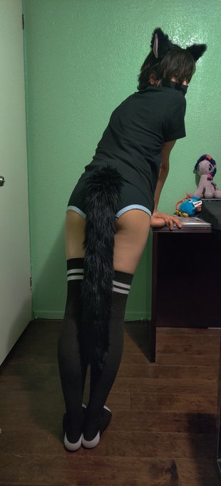 1 pic. You like boys now... https://t.co/3P4oTIMHn2