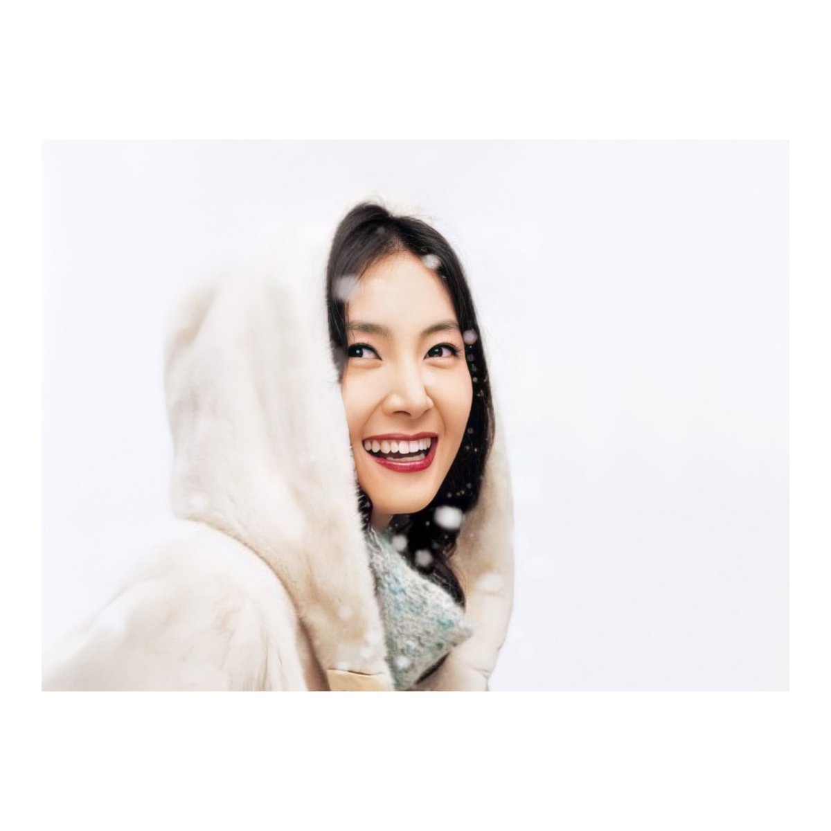 caesira6806_TH's tweet photo. White sweater, white snow and a cute person.🤍❄️

📸 Cr. แอดลืม😅 (Admin forgot😅)
--------------
#caesira #caesira6806 #채시라 #chaesira #chaeshira #チェシラ #蔡時那 https://t.co/aEYy5Q1f0b