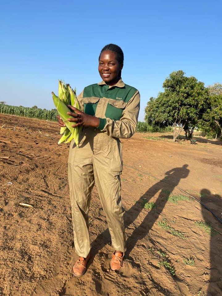 Intamba_Iita's tweet photo. I know her not, but her hustle is relevant and worth emulating. Please rt and let’s support her. https://t.co/fzt9kyvrL9