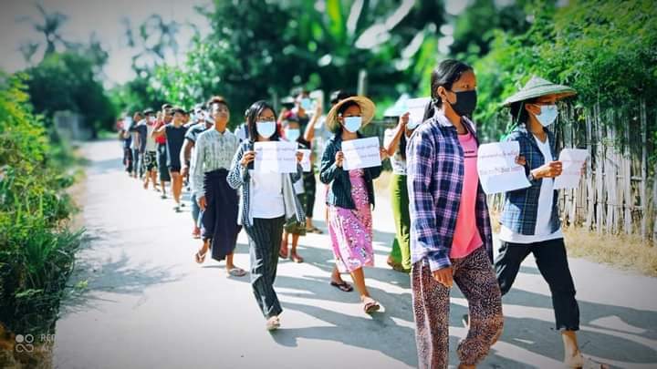 kayaprilnyein1's tweet photo. As 236th day of Collective Villages Strike, protesters from in the eastern Yinmarpin &amp; the northern Sarlingyi rallied with residents from Amyint rural strike &amp; Monywa main strike committee to protest against Military Coup.

MYANMAR NEEDS HELP
#Nov1Coup
#WhatsHappeningInMyanmar https://t.co/oXgd5y1mJD