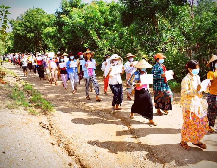 kayaprilnyein1's tweet photo. As 236th day of Collective Villages Strike, protesters from in the eastern Yinmarpin &amp; the northern Sarlingyi rallied with residents from Amyint rural strike &amp; Monywa main strike committee to protest against Military Coup.

MYANMAR NEEDS HELP
#Nov1Coup
#WhatsHappeningInMyanmar https://t.co/oXgd5y1mJD