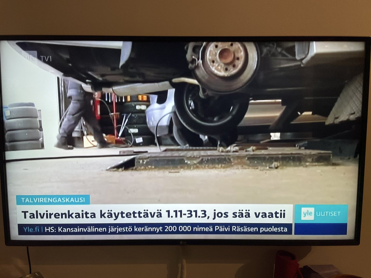 Mikkoau's tweet photo. Häiritseekö oikeinkirjoituksen rapautuminen? @yleuutiset ainakin yrittää kovasti näyttää esimerkkiä… #suomenkieli #oikeinkirjoitus https://t.co/VLKcjVe5NM