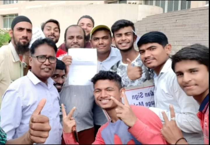 ChetanS84308690's tweet photo. All Deaf Protesters Support ISL in Latur.
Please Do not Laugh At the Deaf People Gesture Respect The Deaf People
#deafnew #deafisl #deafschool #indiandeaf #deafasl #deaf #deafworld #deafeducation #deafindia #deafness #deafawareness #deafculture https://t.co/cukB8rzSWj