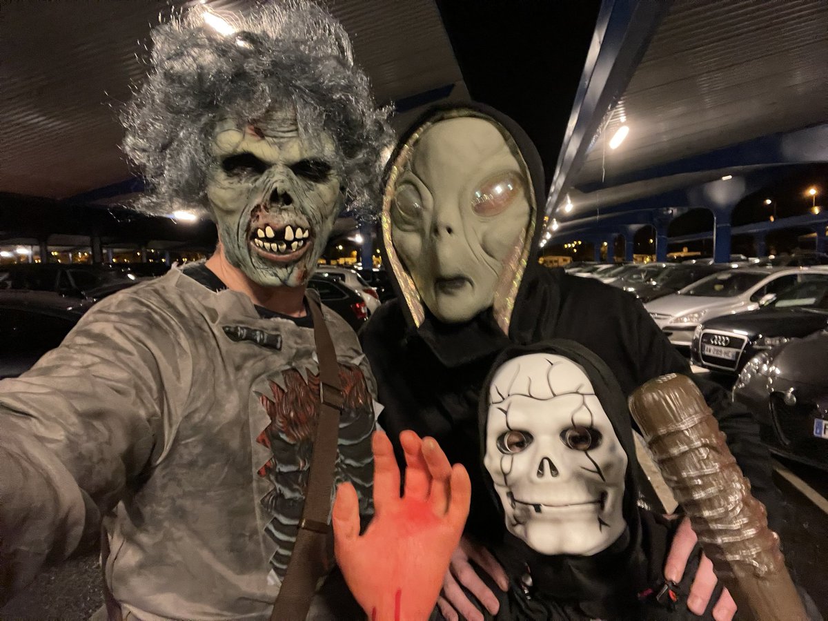 ba107's tweet photo. #HalloweenFree un Free phone ou un sort👻 quel est le meilleur opérateur en terme de débit d’innovation de simplicité de couverture 5G c’est #Freeforalife https://t.co/KVbjWZSvbv