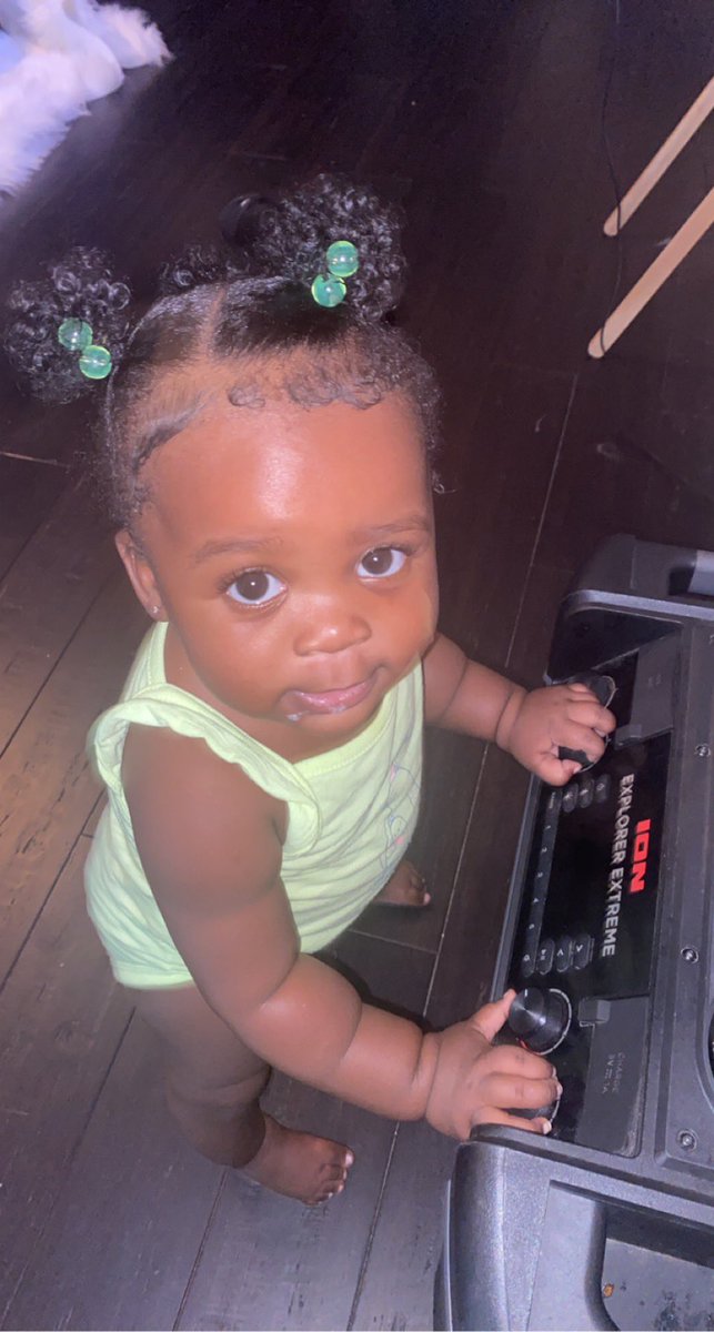 __tlatricee's tweet photo. I have a ONE year old🥲🥰Happy Birthday My Tyllie Pooh mama love you so much❗️🥳💞🤞🏾 https://t.co/AsU5pe9Idp