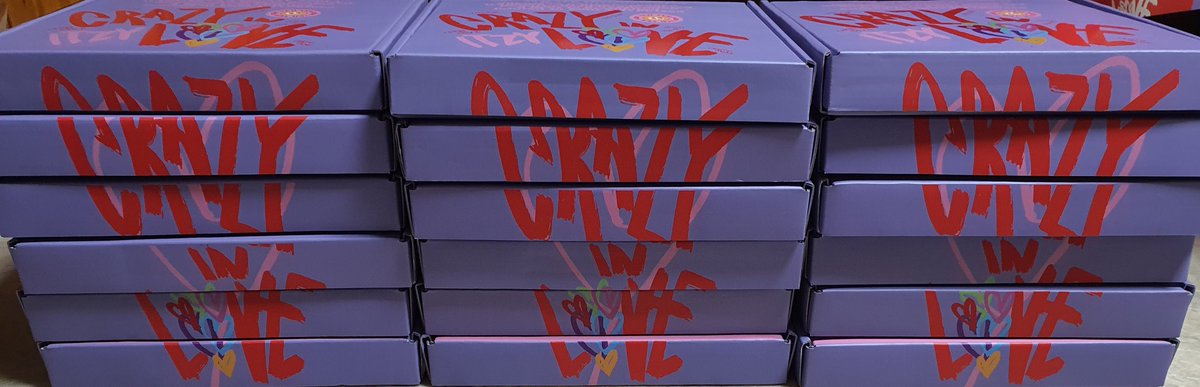 AwsomeRyujin's tweet image. 혹시 개봉반이라도 괜찮으시면, Crazy in Love 6개 세트를 3분께 드리려고 합니다. 포카 포함해서 안에 구성물 그대로 다 들어있구요, 꼬옥 원하시는 포카가 있는데 제가 여분으로 가지고 있으면 드릴게요. 한국에 계신 분들만 가능하시고 rt해주시면 11/4 (목) 오후 4:17에 발표할게요
#ITZY_LOCO