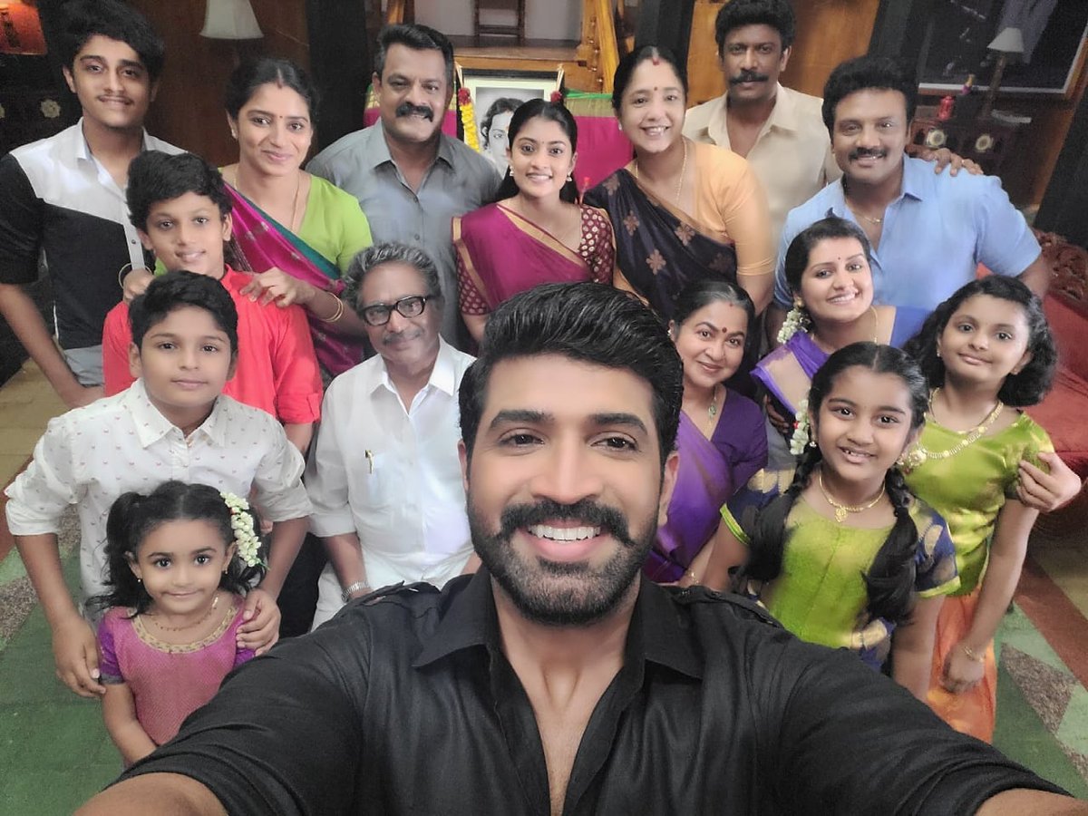 ThamizhPadam's tweet photo. On the sets of #Yaanai... The shoot is in full swing!
@arunvijayno1 #ArunVijay #DirectorHari #AV33 #ThamizhPadam https://t.co/OX783uKP1y