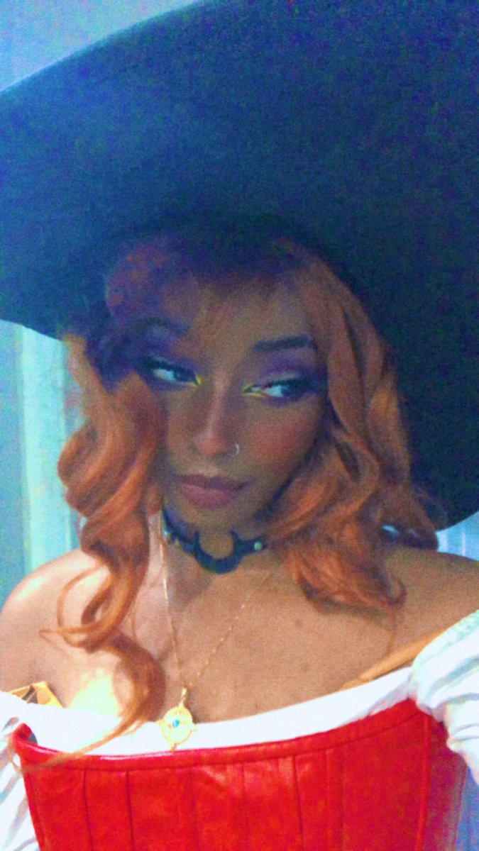Rubiii_Moon's tweet photo. Scarlet Witch or Poison Ivy?🤔 
either way I didn't even leave the house I just gave out candy 😭😂
#halloween2021 #Halloween #cosplay #ScarletWitch #PoisonIvy #blackcosplayer https://t.co/h8gqWvcBBD
