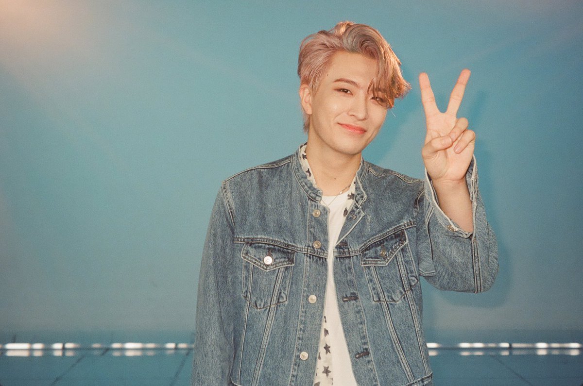 u got that long hair, slicked back, white t-shirt