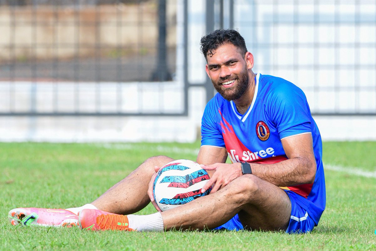 eastbengal_fc's tweet photo. .@IndSuperLeague month 𝙫𝙞𝙗𝙚𝙨.

#MondayMotivation #JoySCEastBengal #WeAreSCEB🔴🟡 

#HeroISL ⚽ https://t.co/TzuP0p9Efy