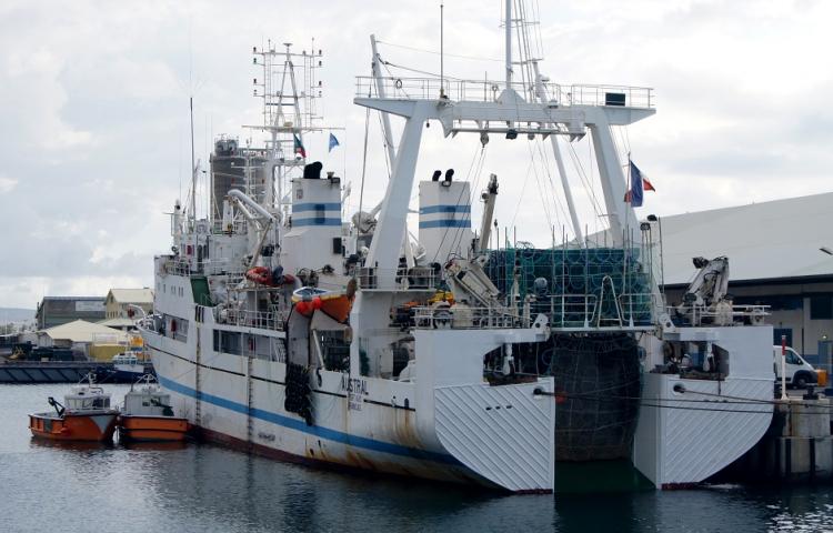 bjegou's tweet photo. L’#Austral de la #Sapmer achève la deuxième phase de sa remise à neuf #LaRéunion #Taaf #chalut #casier #langouste #SaintPaul et #Amsterdam @PIRIOU_Group https://t.co/cDDkB7fN53 via @_lemarin https://t.co/LgHz1qoORD