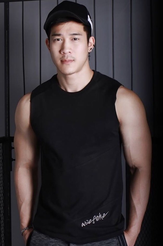 hostpitalclub's tweet photo. น้องโน้ต นายแบบหนุ่มหล่อล่ำ น่ารักๆ #ฉางซา #ร้านชิลprชายสไตล์จีน https://t.co/TsSUp6fZs6