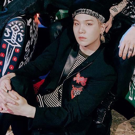 yoongisarchive's tweet photo. oh my god https://t.co/j2ijzQg2gH