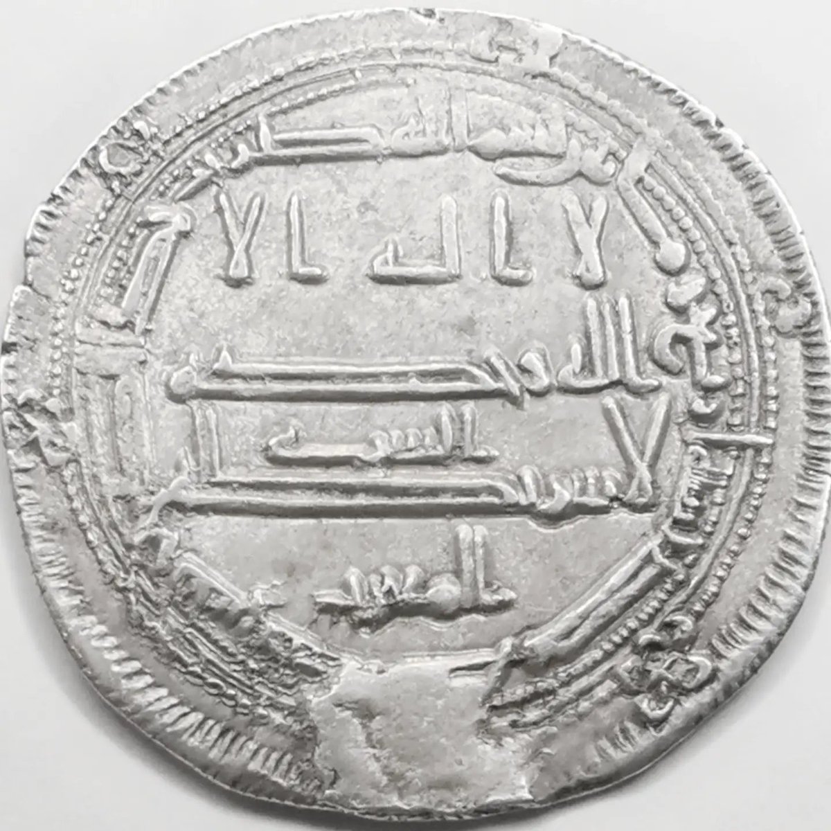 sehel123's tweet photo. من مجموعتي. من دراهم الثوار الخارجين على الخلافة العباسية.
والي مصر السري بن الحكم (٢٠٠ _ ٢٠٥)
ضرب بفسطاط مصر سنة ٢٠٤
.
#عملات_اسلاميه
#islamic_coins https://t.co/utIk05QyVn