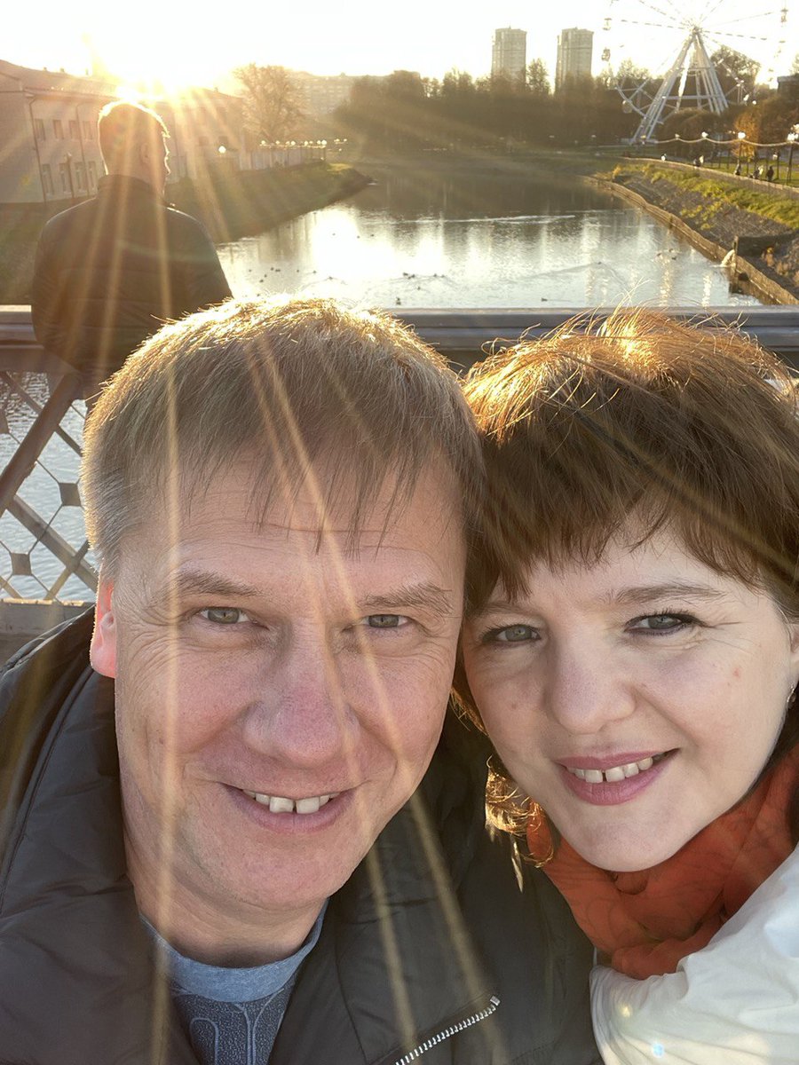bafnm22's tweet photo. >> все деревянные качели и много лавочек заняты отдыхающими.
Сейчас уже никто и не вспоминает, а молодежь в большинстве своем и не знает,  что это была крупная текстильная фабрика).
Сейчас можно сказать, что эта набережная вполне атмосферное место отдыха в центре города. https://t.co/hq7DuzXZUP