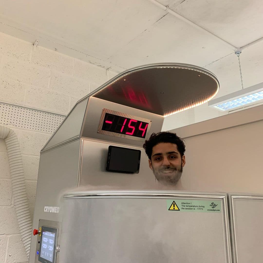 CryomedPro's tweet photo. With cryotherapy, your battery charge will always stay positive this autumn😀. https://t.co/QwS2bth76p