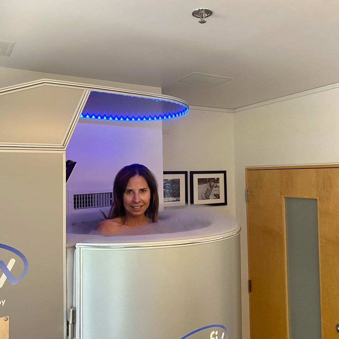CryomedPro's tweet photo. With cryotherapy, your battery charge will always stay positive this autumn😀. https://t.co/QwS2bth76p