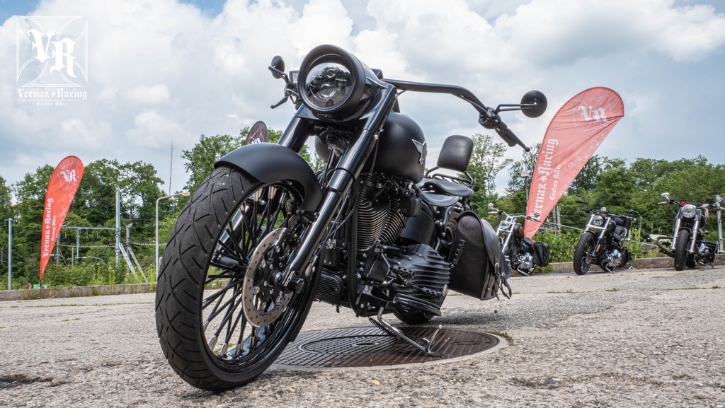 VernazSa's tweet photo. Bonne semaine les amis 🤘🏼
__________________________________________
#vernazracing #garage #harleydavidson #davidson #custom #custombike #switzerland #bike #harleybike #biker #bikeswithoutlimits #bikeporn #baggernation #motorcycle #motorbike https://t.co/EJ2nSShNgd