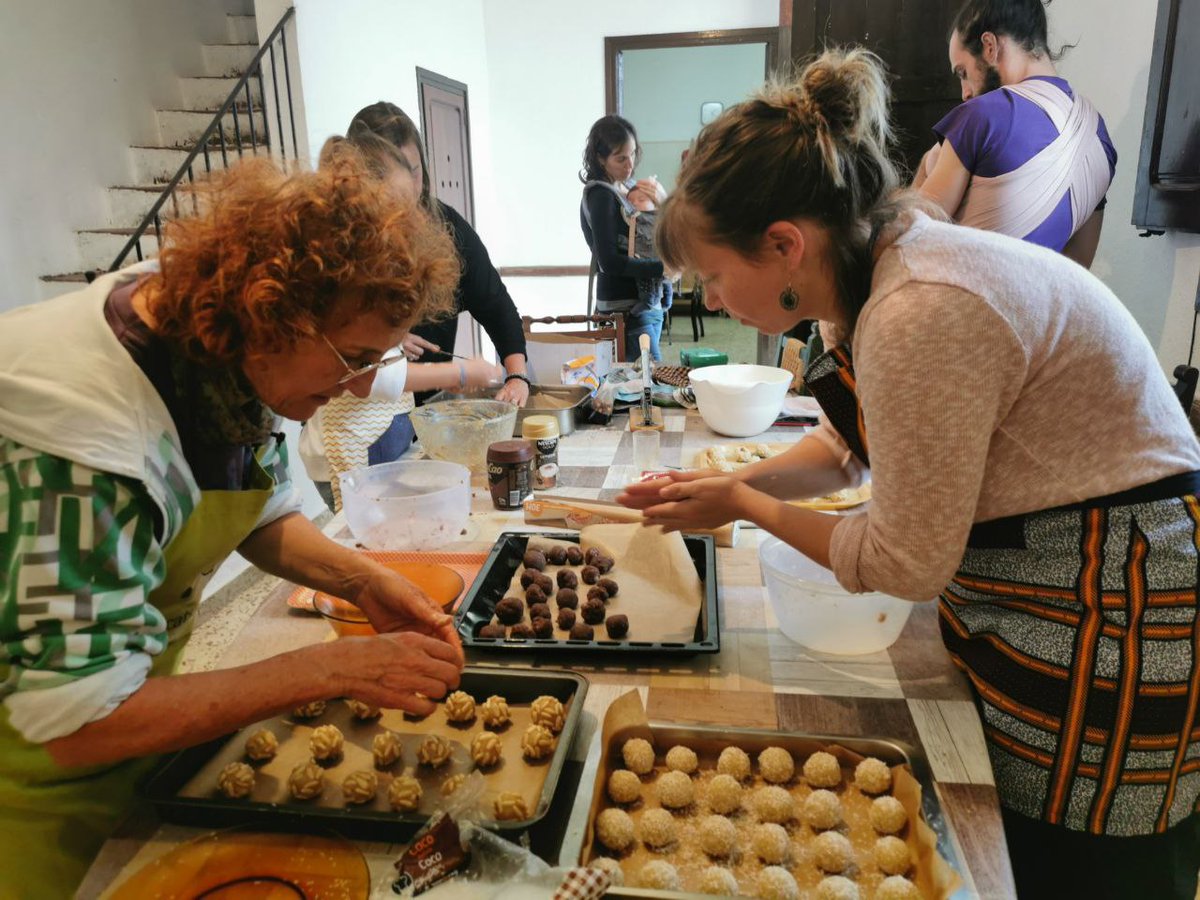 CanCarner's tweet photo. A #CanCarner també hem fet #panellets. #castanyada #Castellar del #Vallès #Cooperativa #habitatge https://t.co/E19FLkof5f
