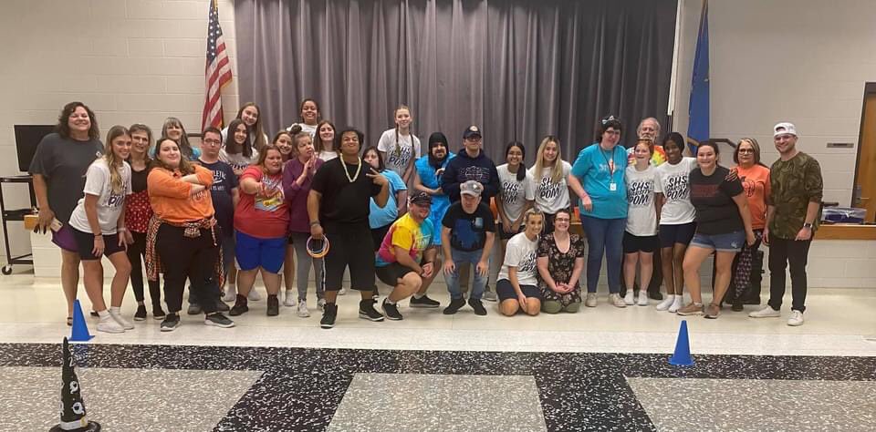 SparrowProject3's tweet photo. Thank you so much Southmoore High School Pom Squad for hosting this Halloween Bash. Pumpkins, cookie decorating, dinner, karaoke, games, and laughter meant the world to our participants and families. A special thank you to Michelle McNear and our special Sparrow volunteers! 🧡 https://t.co/Q44p4scJhr