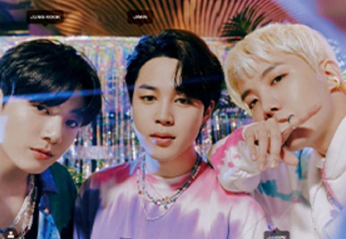 cookychimmy_13's tweet photo. Our couple together with hobi, the 3J unit looking absolutely stunning ❤️ #jikook #kookmin https://t.co/md2sDxZCnX