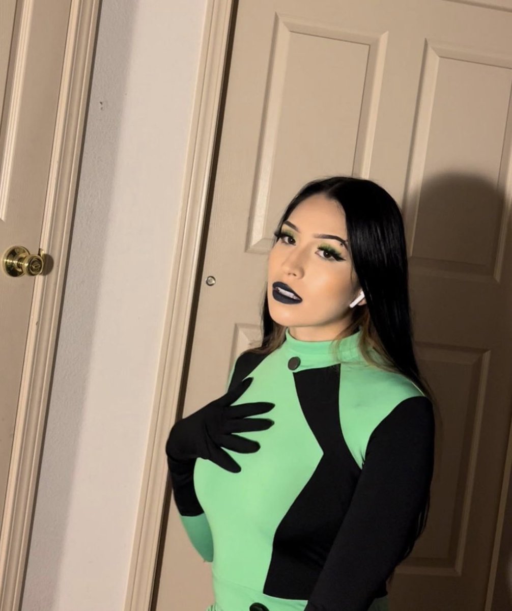 indecisiveiris's tweet photo. 💚🖤 https://t.co/VE65g6lvIM