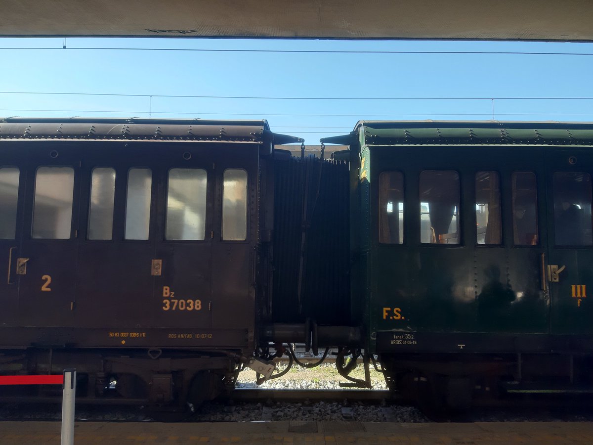 La mostra immersiva per il centenario del Milite Ignoto vi attende sul treno storico, oggi ad #Arezzo dalle 9 alle 21. Vivi il racconto in stazione | #MiliteIgnoto100 #MiliteIgnoto #anniversarinazionali