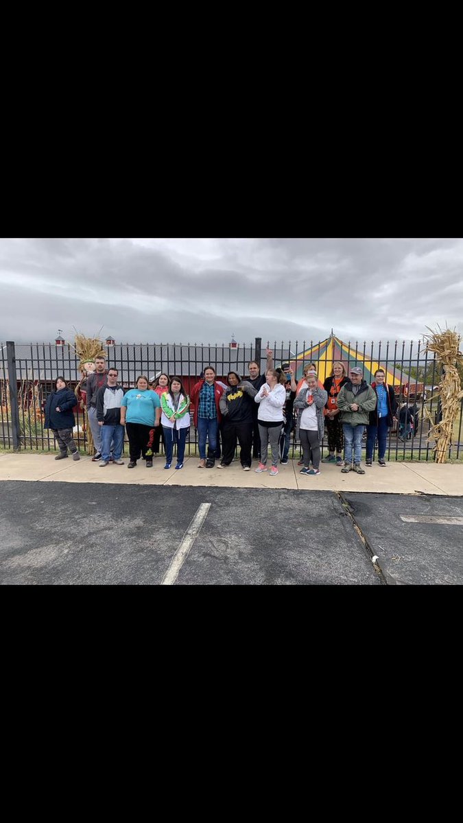 SparrowProject3's tweet photo. Windy day at Orr Family Farm but we had so much fun feeding the animals! https://t.co/CUHFLwp0FN