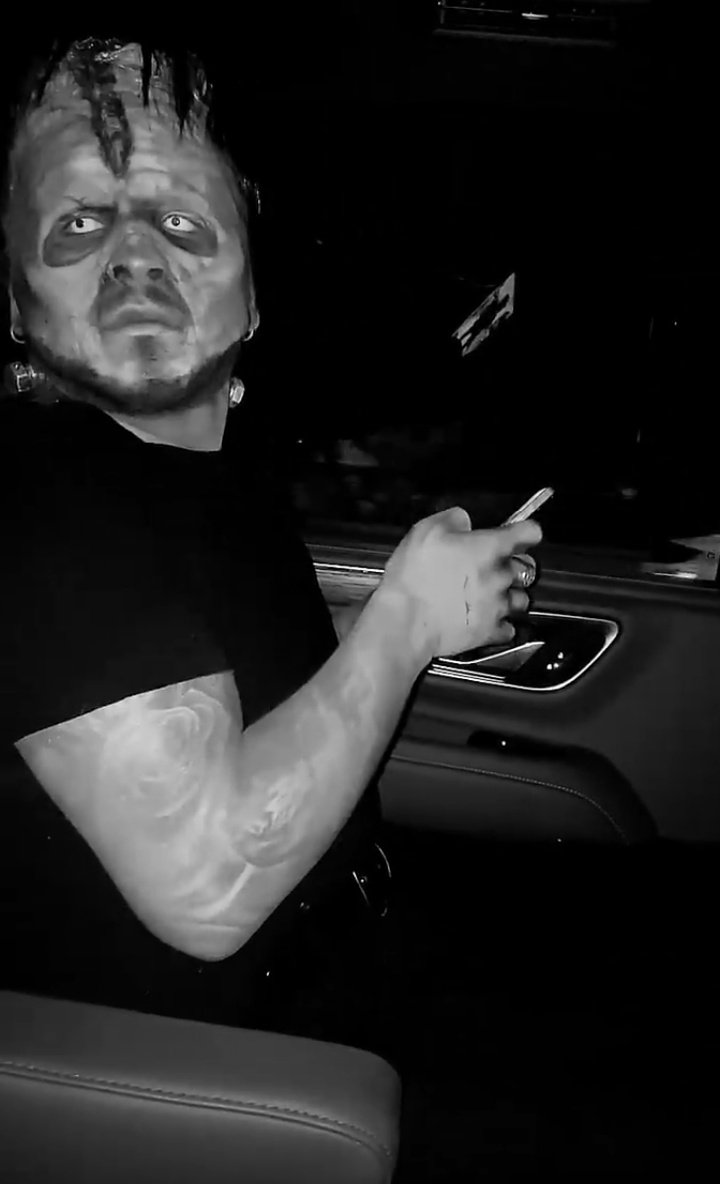 benjiOficiall's tweet photo. Valió la pena desvelarse para ver los disfraces de la princesa del pop latino @belindapop y el rey del regional mexicano @elnodal #nodeliween2021 #Nodeliween #nodeli 💕💕 MR & MRS FRANKENSTEIN 🎃🙌 https://t.co/5oFoUVIuVp