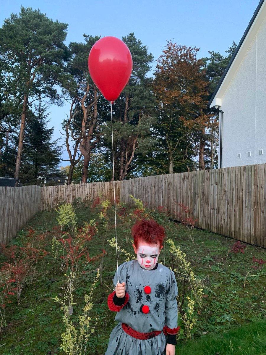 slimson's tweet photo. Kinda a little bit frightened of my own son #halloween2021 #trickortreat #pennywise #clown #pennywisekid https://t.co/403WwKNlkG