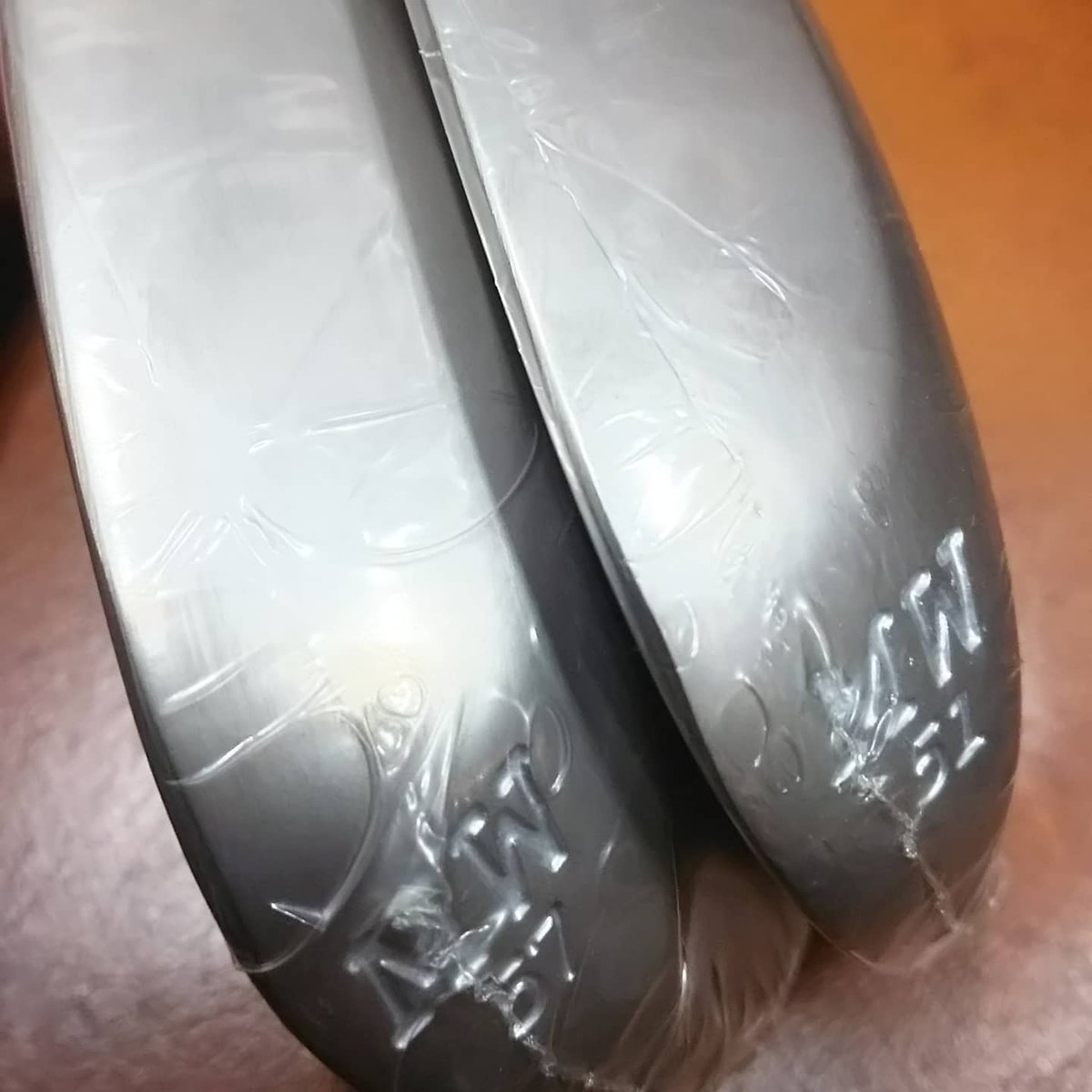factory_bell's tweet photo. 『Jean-Baptiste✨~JB502MW』
ジャンバティスト「JB502MW NFF WEDGE」の作製です☀️✨😝
お客様が選ばれたヘッドは「51・57」‼️✨
仕上げは「NiC=無電解Niセラミック複合メッキ」‼️✨
シャフトはNSプロ🎵✨
グリップは人気のクロス🎵✨😊
#jeanbaptiste
#jb502mw
#wedgehead
#nff
#nic
#NSプロ https://t.co/sECXjrDIbI