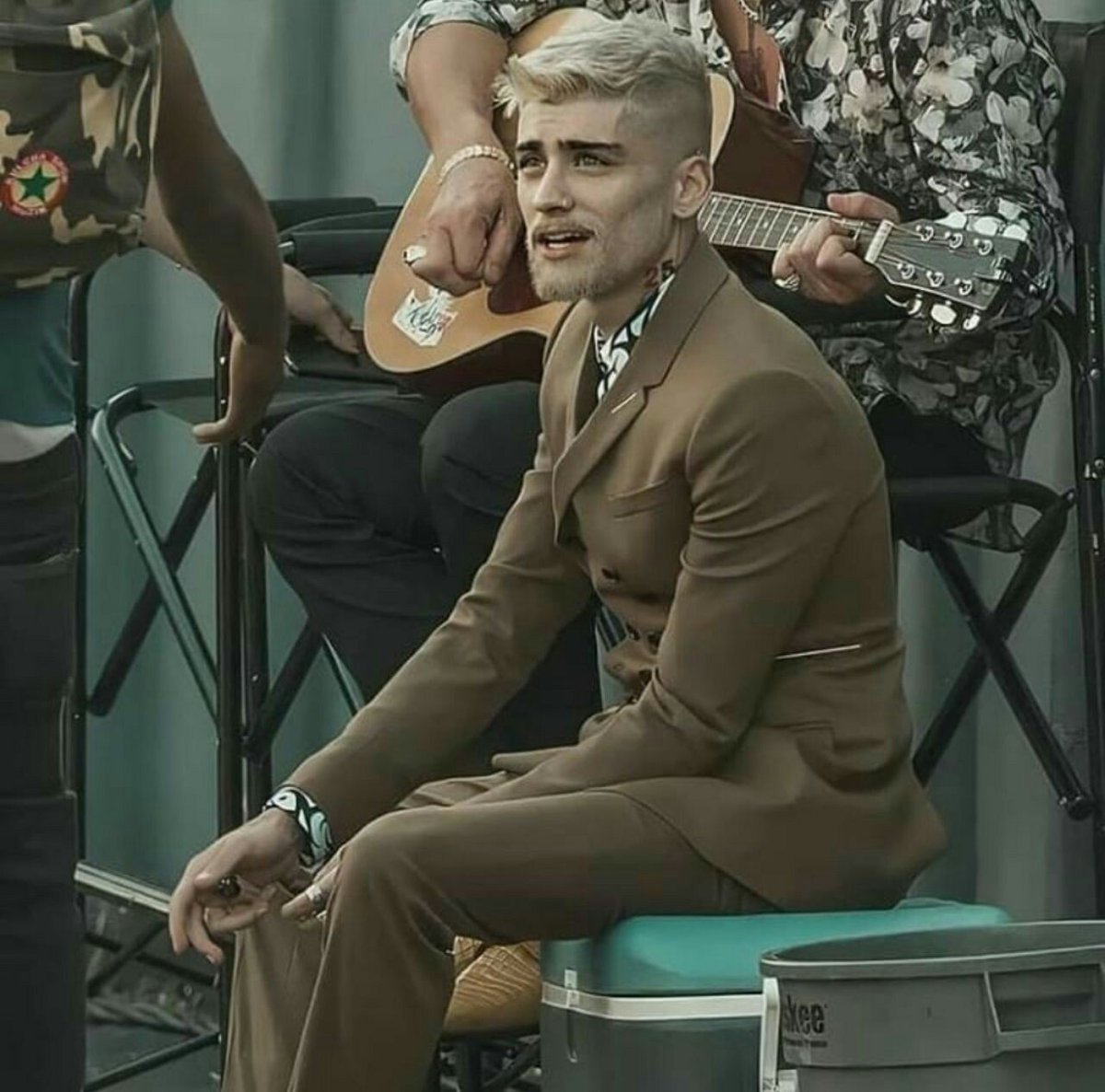 FIFMALIK's tweet photo. @the_littleshitt @imasraw25 @Nastaran_Ayz WE LOVE YOU ZAYN
WE LOVE ZAYN
#WeAreWithZayn
#AlwaysWithYouZayn
ساعت بعدی اتک برا ترندینگ نمدونی کِی عه ؟ https://t.co/PlXPUI6agT