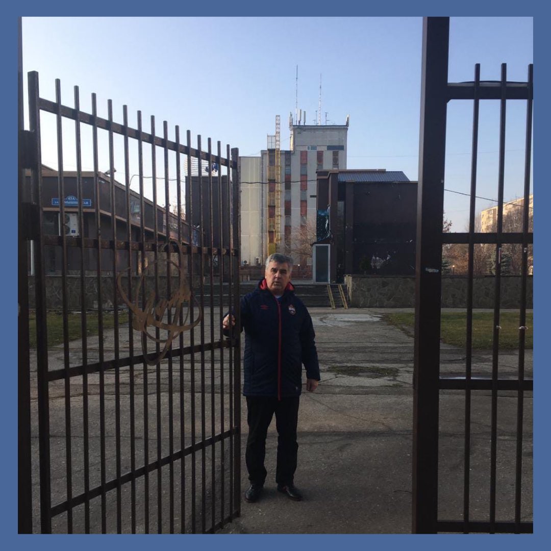 Admin_Zasv's tweet photo. Отреагировав на обращения граждан в социальных сетях,по поводу закрытия сквозного прохода через частную территорию кинотеатра«Луна»во время нерабочих дней,встретился с руководством кинотеатра. 
✅Достигнута договоренность об открытии прохода в период до 07.11.21 г.с 7:00 до 21:00 https://t.co/1S6rUCYXDB