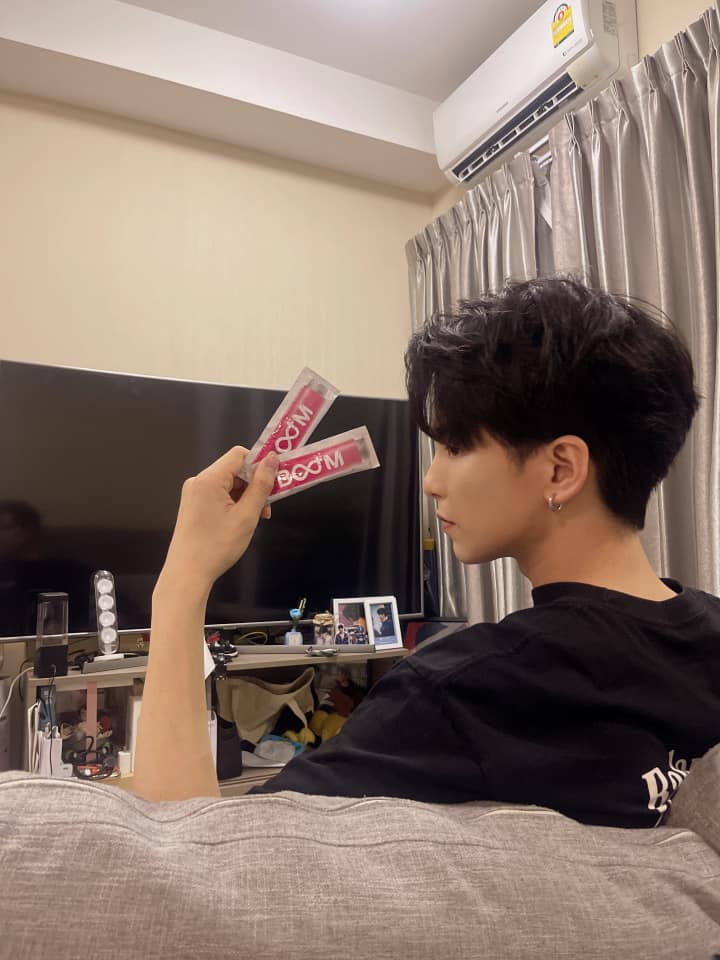 JUNIOROFFICIALX's tweet photo. Update Facebook : Ronnakorn Soontornnon
.
.
💬: เริ่มต้น...และลงมือทำ

ไม่มีคำว่าสายเกินไปสำหรับคนที่ตั้งใจ…

มีแต่คำว่าช้าเกินไปสำหรับคนขี้เกียจ…
.
.
@daddyjuniorx
#ตัวเล็กของเนียร์ 
#starhunterentertainment https://t.co/M6fnDX5au1