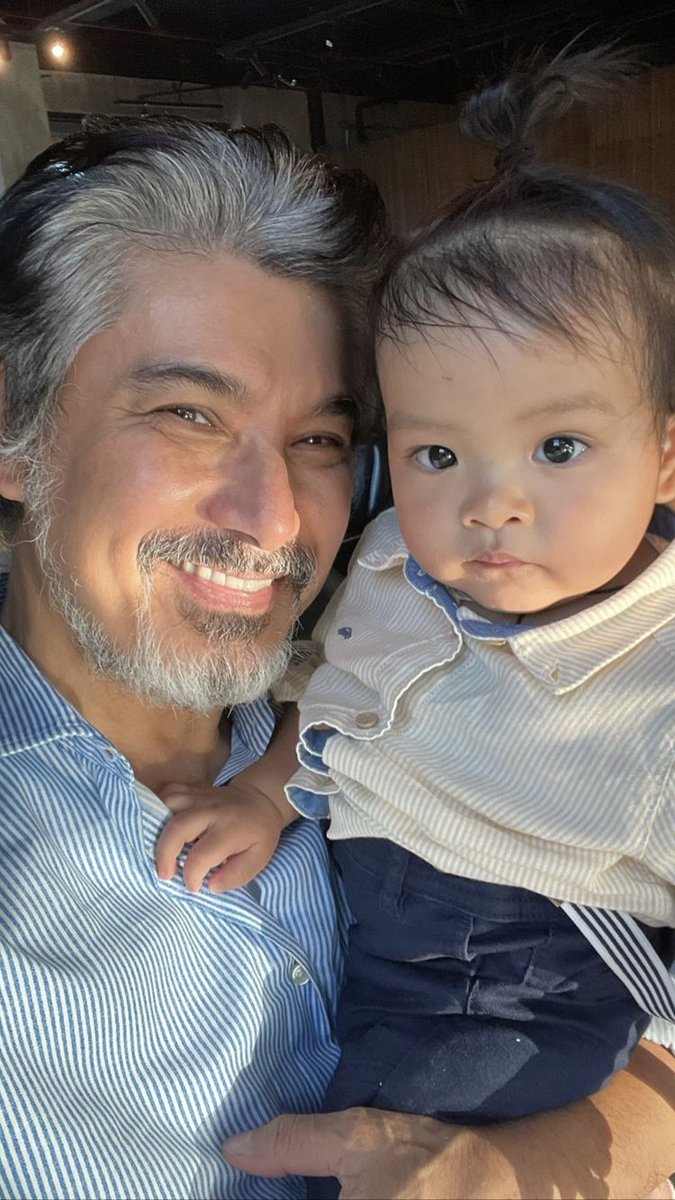AlbertM17442764's tweet photo. Arturo's Baptism ❤️❤️ ang cute naman tignan parang mag ama lang ang maglolo😅🤩 Tito Albert Martinez ig stories @AM_Fanatics #amfanatics #albertmartinez #am https://t.co/zRQjaYob07