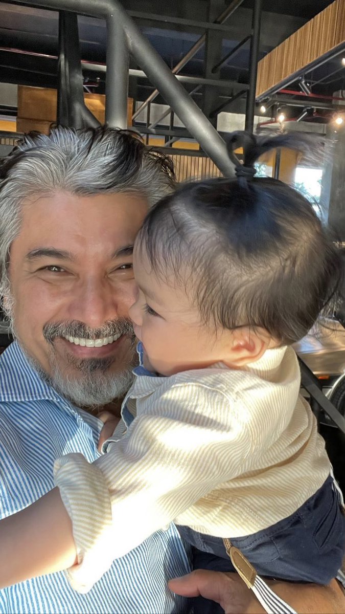 AlbertM17442764's tweet photo. Arturo's Baptism ❤️❤️ ang cute naman tignan parang mag ama lang ang maglolo😅🤩 Tito Albert Martinez ig stories @AM_Fanatics #amfanatics #albertmartinez #am https://t.co/zRQjaYob07