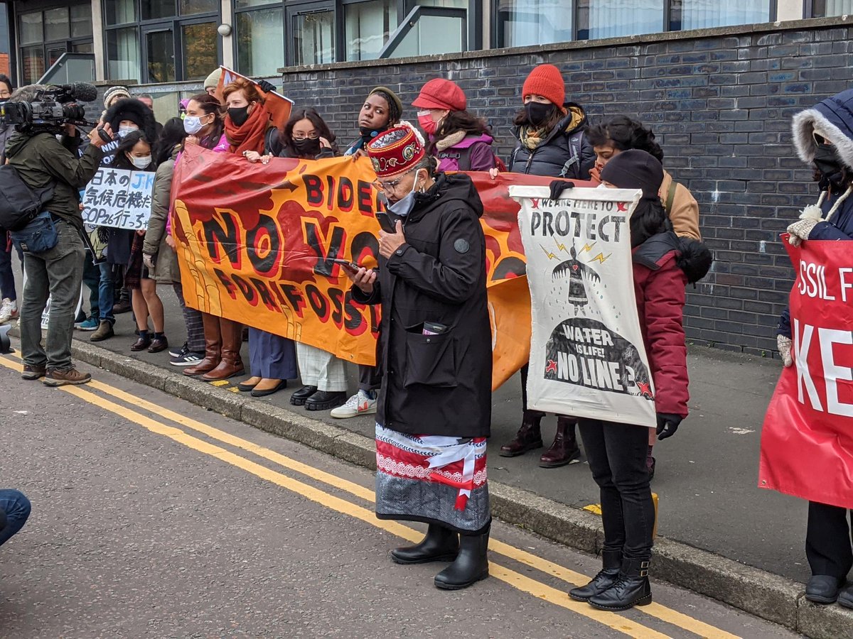IENearth's tweet photo. We're at #COP26 to remind @JoeBiden the only way to keep global warming below 1.5°C is to keep fossil fuels in the ground. 
Any new fossil fuel production is incompatible with the goals of the Paris Agreement and the false solutions are Article 6 will not save us.
#nixarticle6 https://t.co/66M9eNCwwa