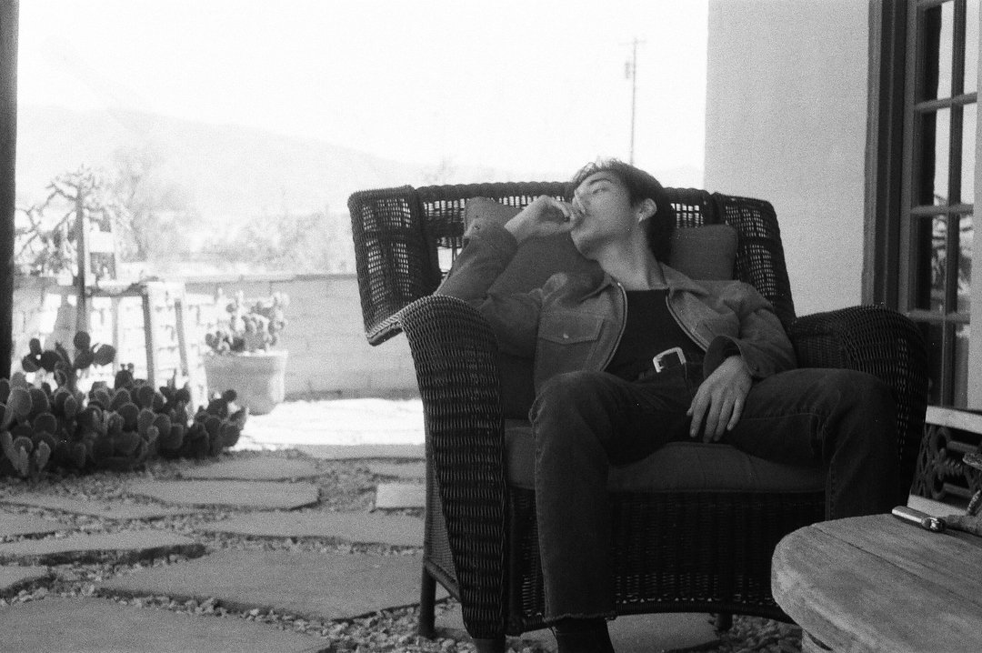 ♢
⠀⠀⠀⠀⠀⠀⠀⠀⠀
tell me why I'm waiting
for someone
that couldn't give a fuck about me

⠀⠀⠀⠀⠀⠀⠀⠀⠀