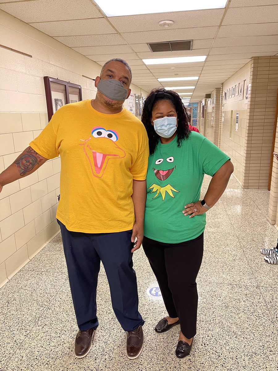 TeamCCFAS's tweet photo. “Sunny day…Sweepin’ the clouds away…On my way to where the air is sweet! Can you tell me how to get, How to get to CCFAS?” #CCFAS #BCPS #westsidestrong #sesamestreet #halloween2021 @KyriaJoseph https://t.co/kdtO4e5Am7