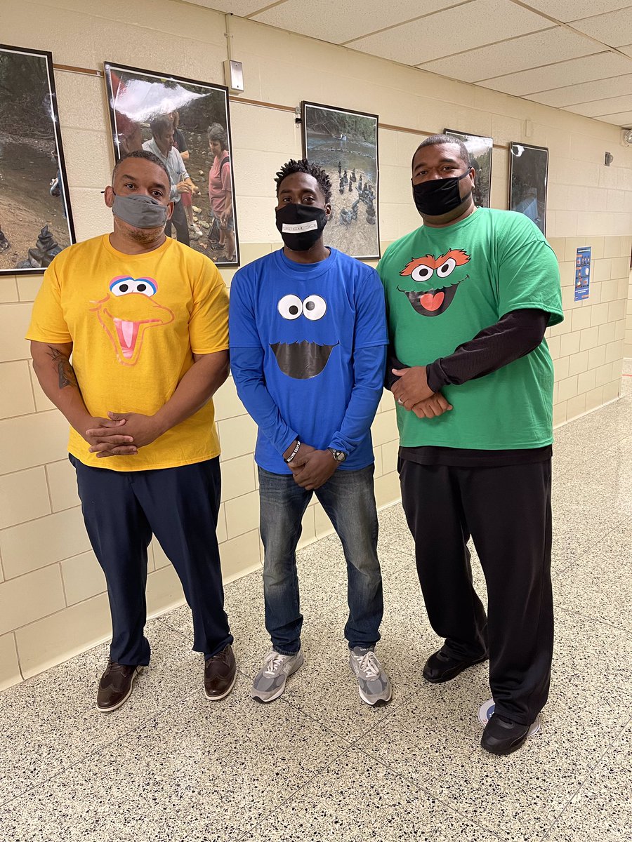 TeamCCFAS's tweet photo. “Sunny day…Sweepin’ the clouds away…On my way to where the air is sweet! Can you tell me how to get, How to get to CCFAS?” #CCFAS #BCPS #westsidestrong #sesamestreet #halloween2021 @KyriaJoseph https://t.co/kdtO4e5Am7