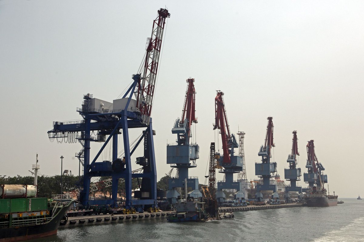 portstrategy's tweet photo. Up to US$7.5bn could be invested in Indonesian #ports following a new agreement. https://t.co/uqO9hVw1c8 https://t.co/8vNwR2pO4y