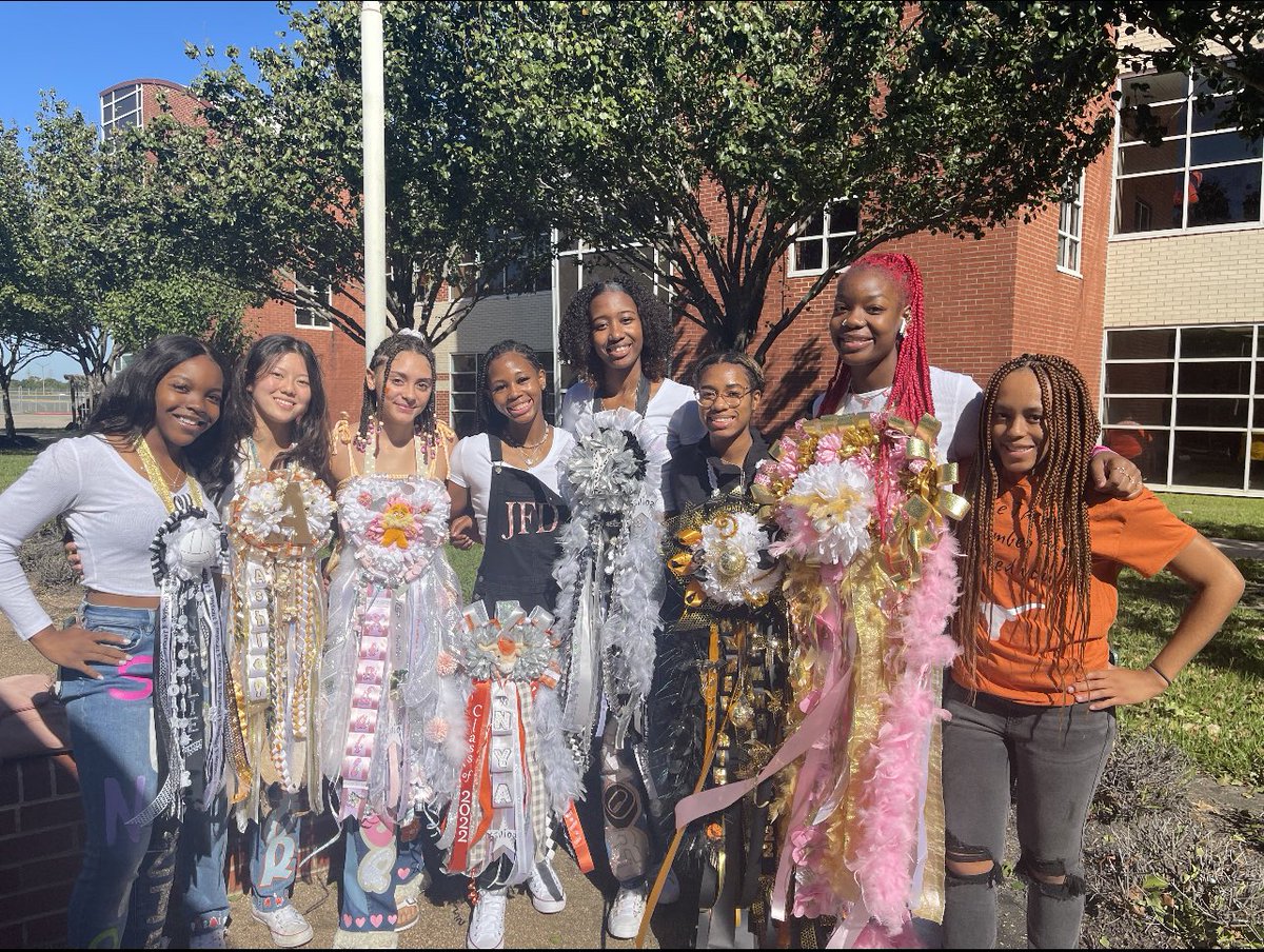 AynaiyaJ's tweet photo. best hoco week ever, spent with the best people<3. https://t.co/Ya3VEraqk5