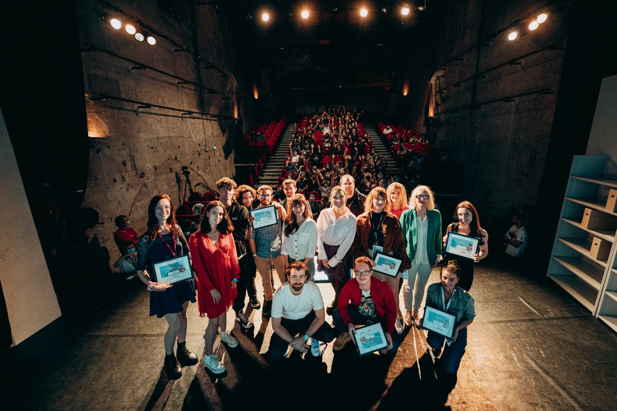 FramesAvignon's tweet photo. FOCUS FRAMES ▶️💛
Un mois après la fin de l'événement, focus sur les temps forts qui nous ont fait vibrer !
Félicitations aux lauréat(e)s du Concours Émergence avec un niveau qui aurait fait pâlir Spielberg à ses débuts 🏆
📸@DrumRemix
#framesfestival #frames2021 https://t.co/wWCWOAb0OH