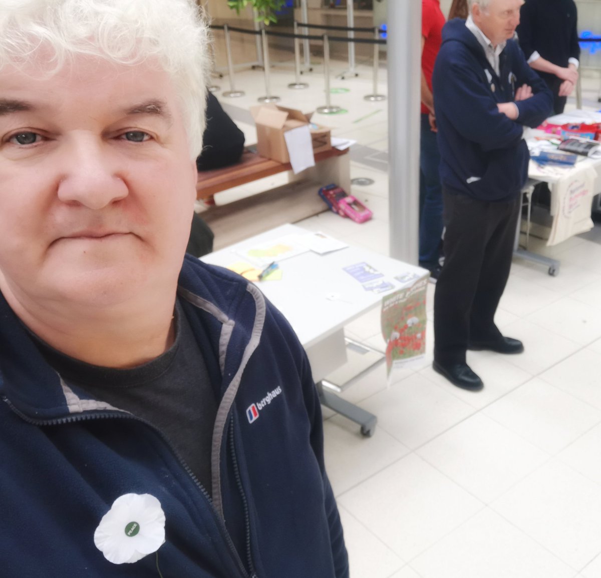 We're back in @UniofExeter Forum today selling @PPUtoday White Poppies for Remembrance of all victims of war.
#Exeter
@GheeBowman @ian0martin
@BritishQuakers @DisarmQuaker
@ExeterCND