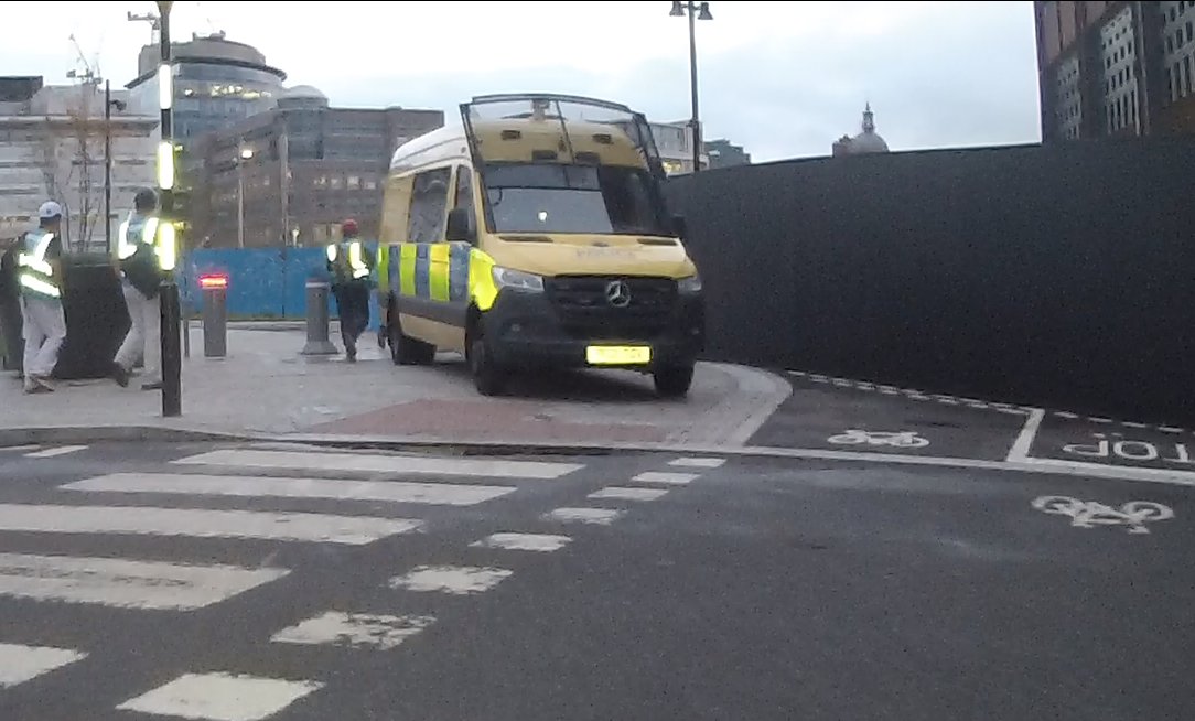 bjwillett's tweet photo. @UrbanistTOC Is this the most inaccessible bike lane on the #COP26 recommended cycling route? @GoBikeGlasgow https://t.co/mXc2xlFw8z