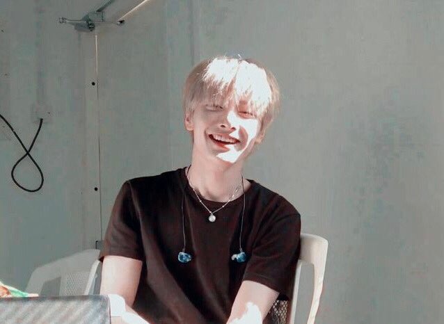 💫 phobia
[jeongin x oc au]

kung papipiliin ka, sinong hahalikan mo, best friend mong jejemon o ex mong iniwan mo noon?