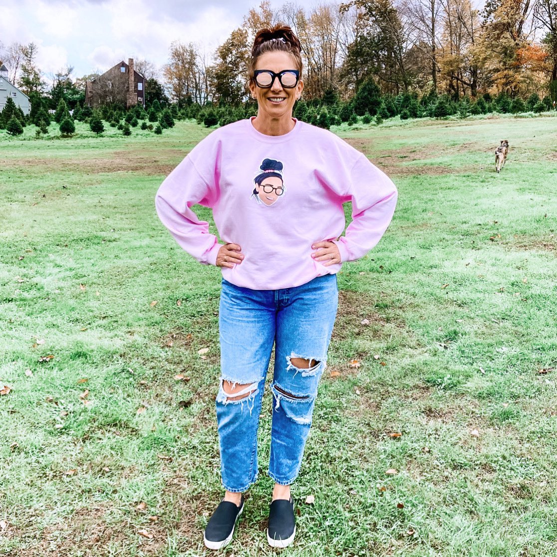 d_chylinski's tweet photo. My mom held it down for @ChylinskiMedia this Halloween 🤍😂💗✨👻 https://t.co/urDyTYVdgk
