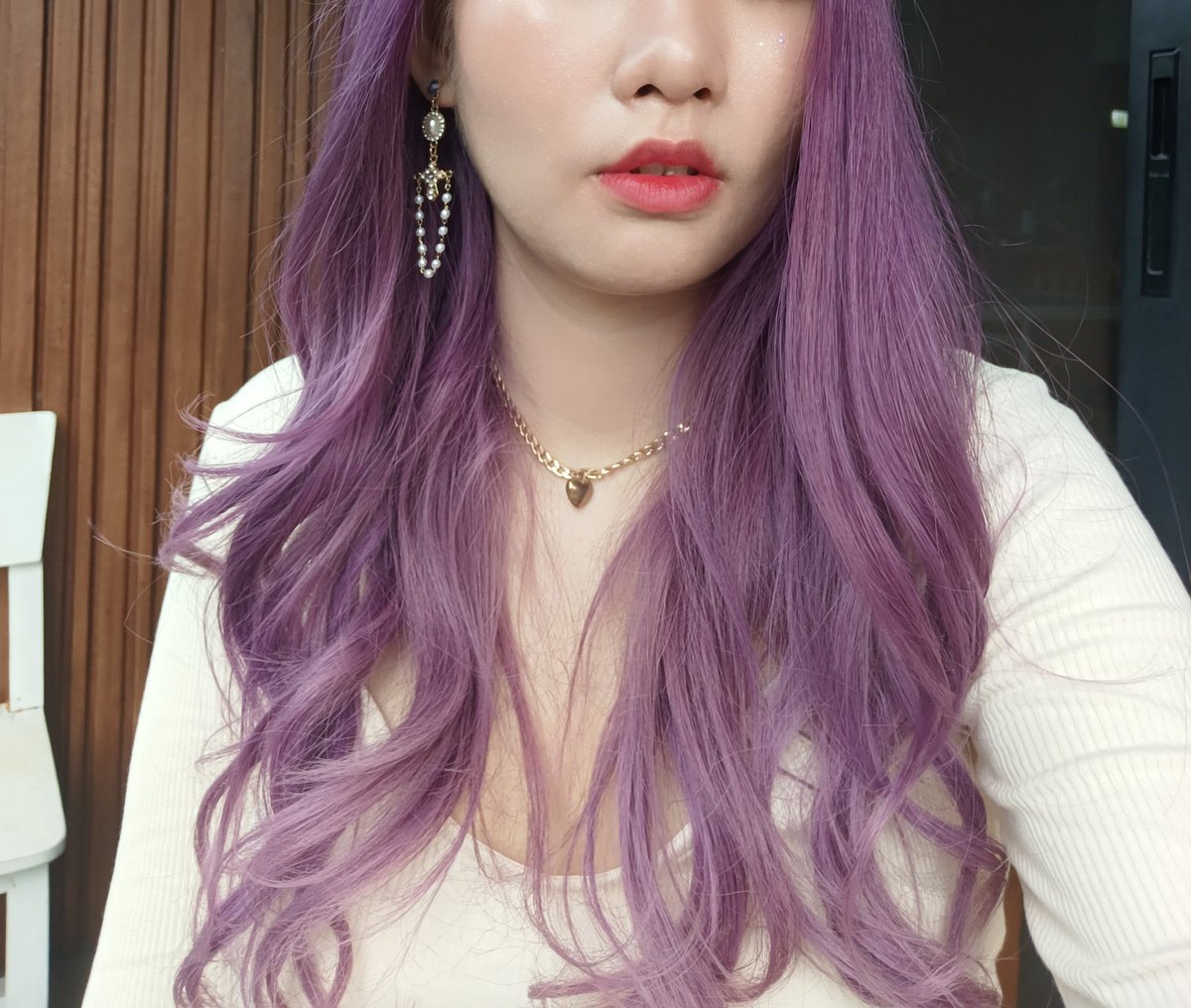 Plyfoneko's tweet photo. รูปนี้ถ่ายข้างนอกนะคะ ในร่มกับโดนแดดค่ะ แดดแรงมากเลยย ขอปิดหน้าหน่อยนะคะ😂 #รีวิวสีผม #haircolor #purple #twinkleblue #miseenscene https://t.co/jiocPwOC1f