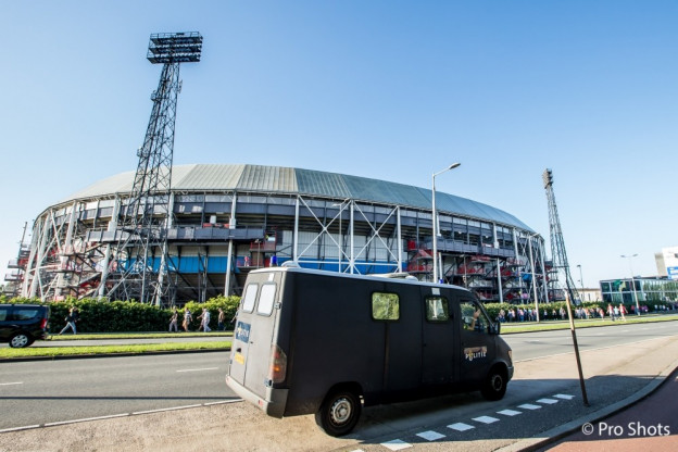 'Bijzondere kandidaat Feyenoord-directeur': ''Ex-burgemeester'' dlvr.it/SBgskp Feyenoord